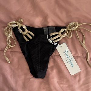 Beach Bunny 🐰 skimpy bottom.